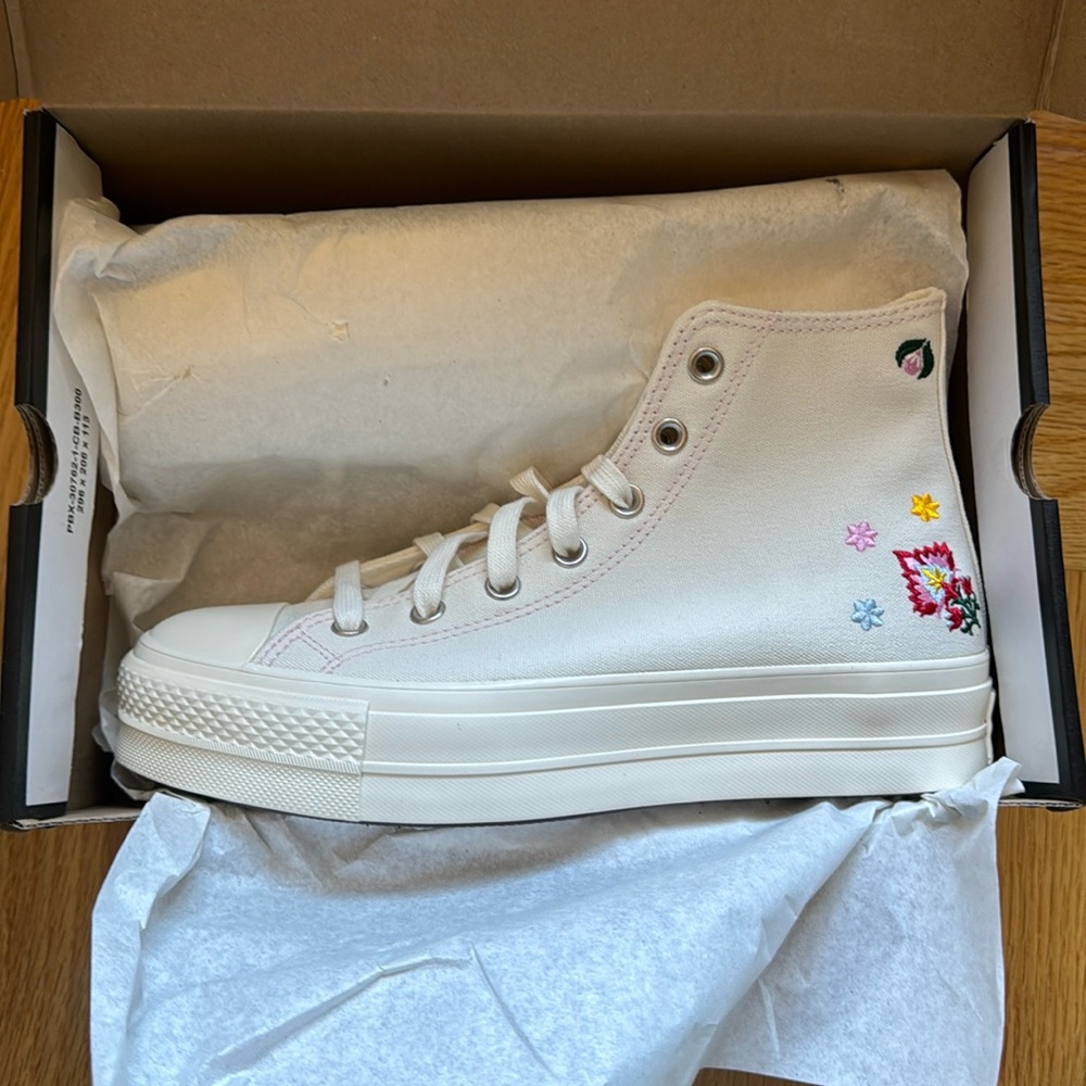 Converse high tops flower embroidery